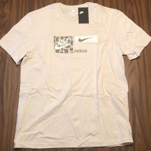 NIKE TUNNEL WALK LIGHT BONE TEE LARGE